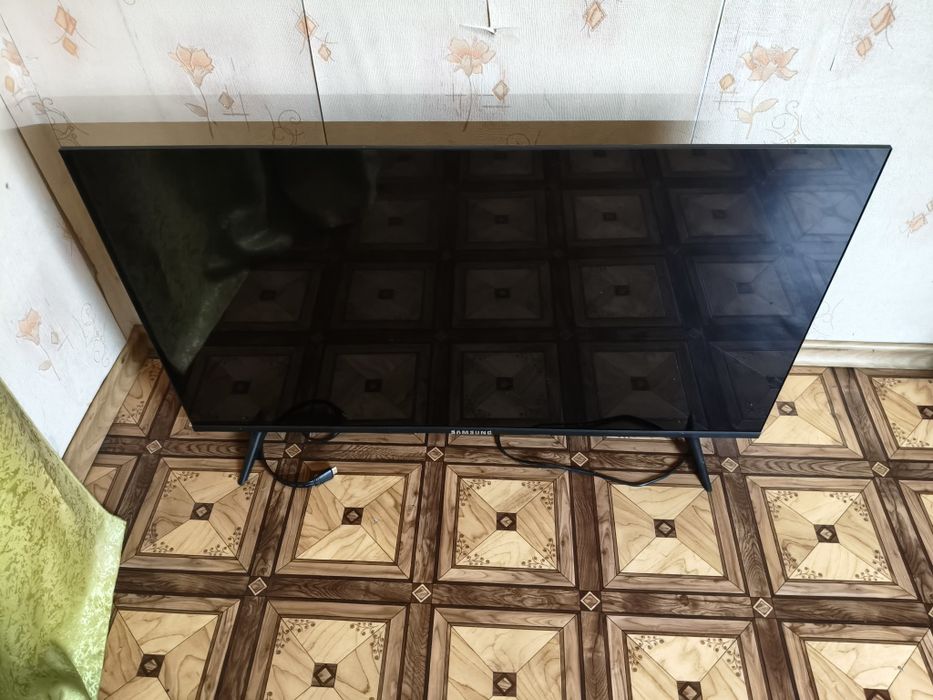 Телевизор Samsung серии UHD Smart TV