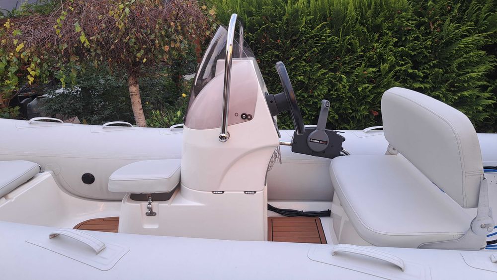 Łódż motorowa rib po generalnym remoncie silnik yamacha, przyczepa