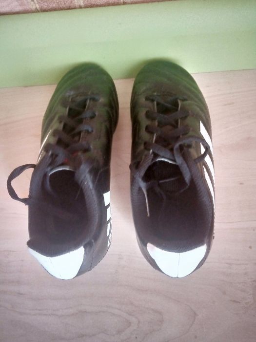 Бутси шкіряні Adidas 31-32розмір. Б/у.