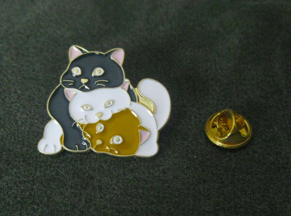 Pin Metalico Monte de Gatos NOVO