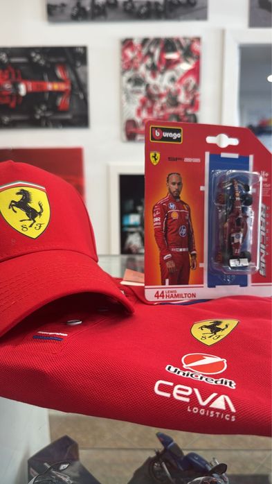 Ferrari F1 conjunto de 3 peças Polo + boné+ carro F1