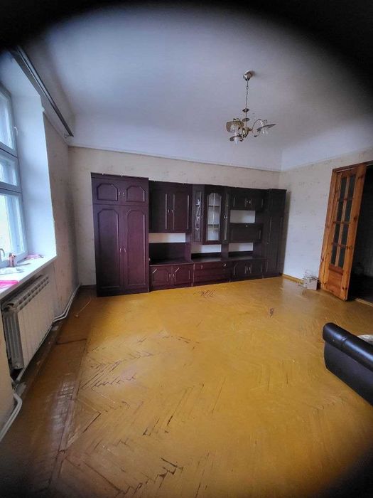 Квартира 2кімнати, сталінка, 56кв.м, автономне опалення, центр міста