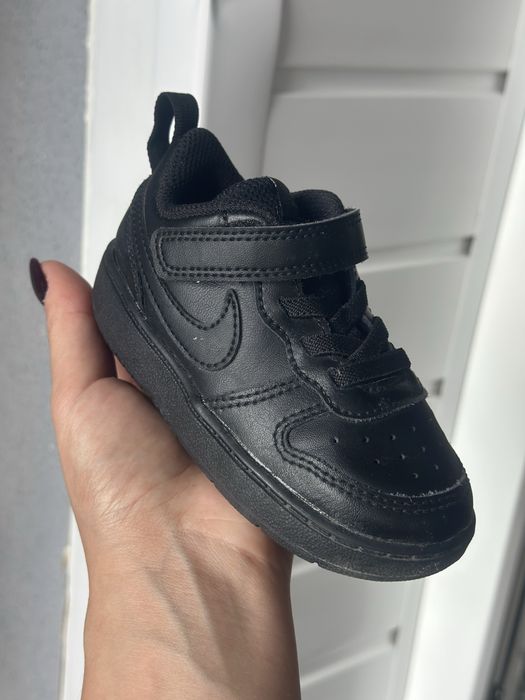 продам оригінальні кросівки дитячі від Nike