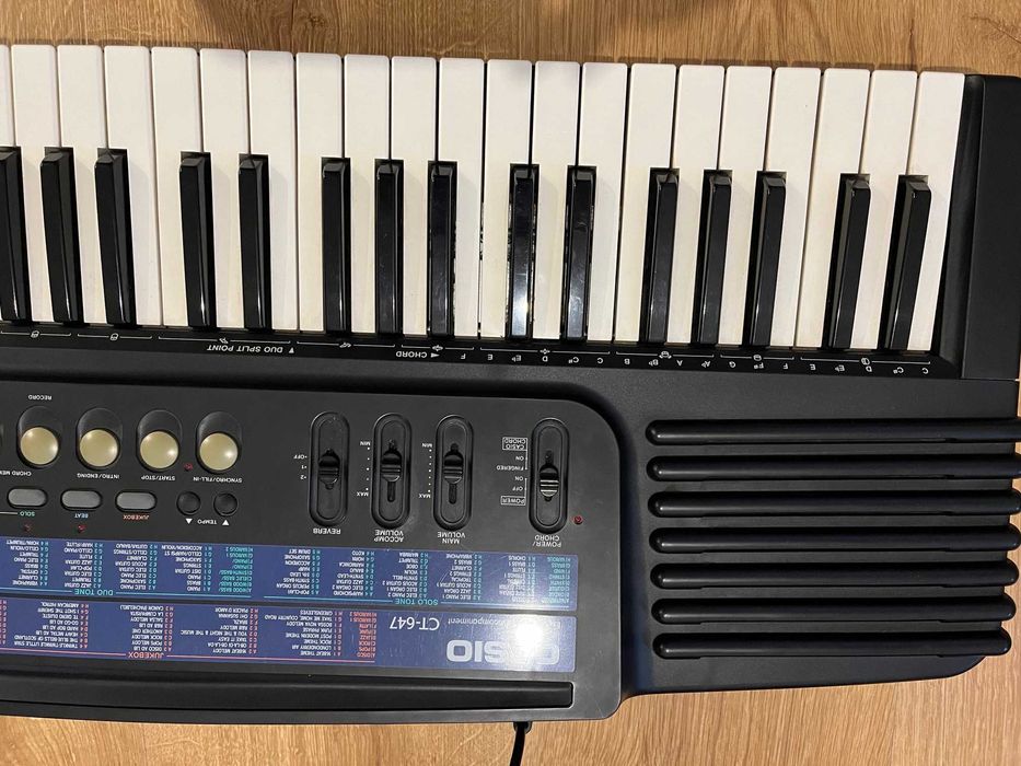 Keyboard Casio CT 647, kupiony w USA, stan bdb