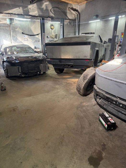 Тесла сервіс Програмні роботи Tesla service Cybertrykc Lucid «ключі»