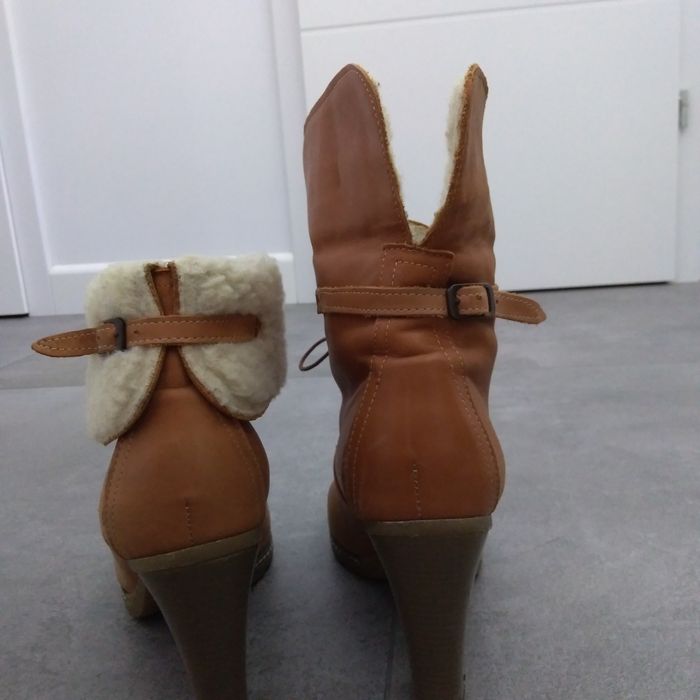 Botki skórzane camel