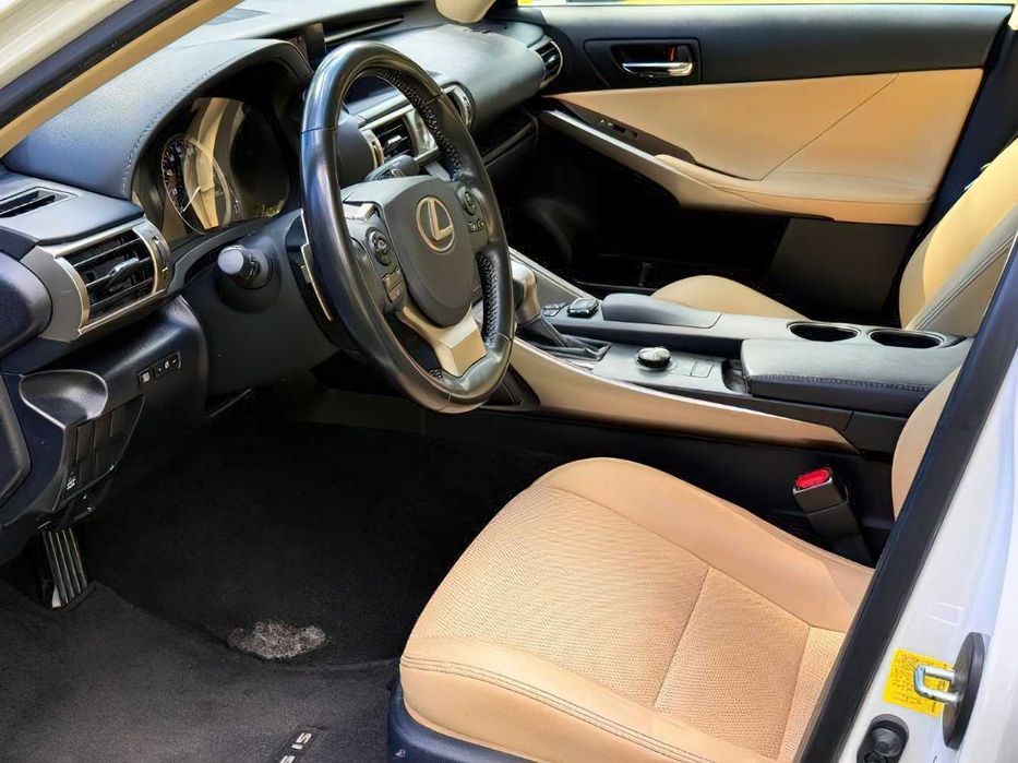 Lexus IS 300      2016
