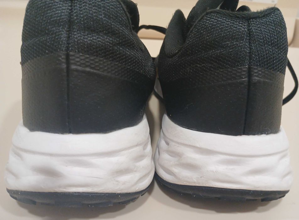Sapatilhas NIKE Performance Revolution 6 p/ corrida em estrada — nº 42