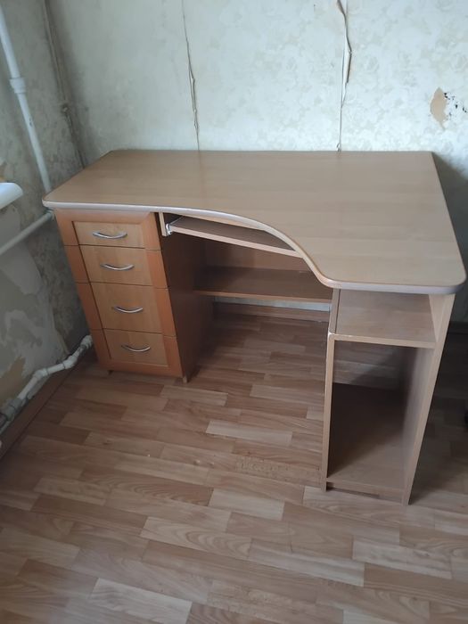 Продам комплект компьютерного стола