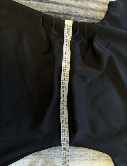 Жіноча чорна міні сукня