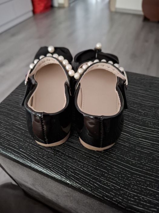 Дитяче взуття на дівчинку