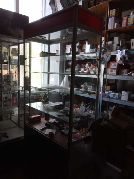 Торговая витрина с зеркалом из алюминиевого профиля