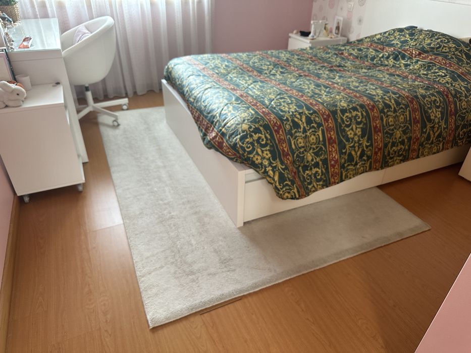 Três tapetes bege grandes de sala e/ou quarto