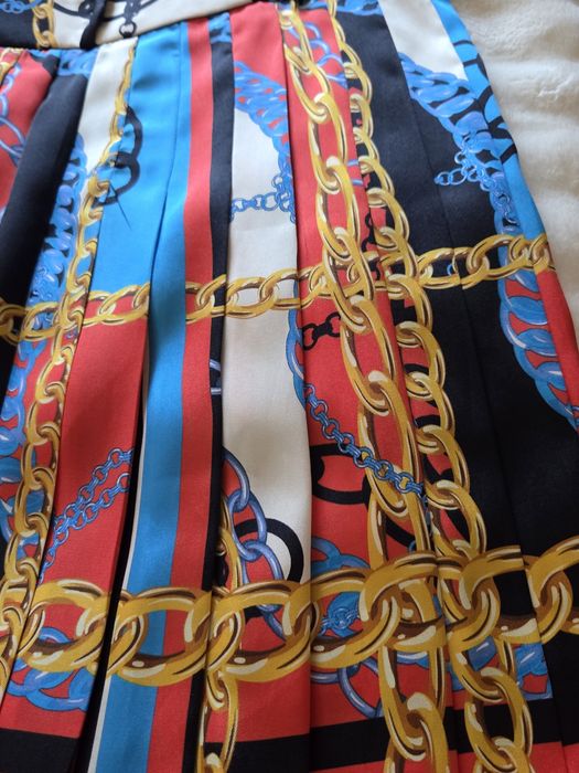 Saia da Zara com pregas acetinada
