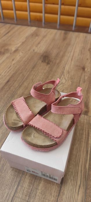 Sandałki dla dziewczynki r. 26