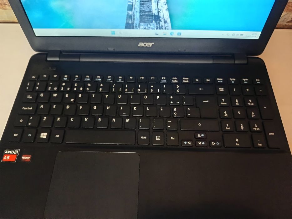 Portátil Acer / Gráfica 1GB / 8GB RAM / SSD 120GB