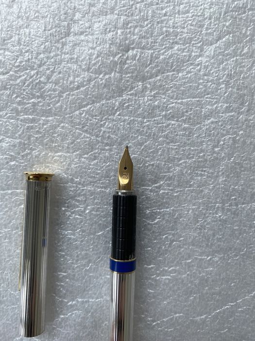 Caneta Pierre Cardin em prata