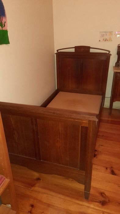 Cama vintage solteiro em mogno