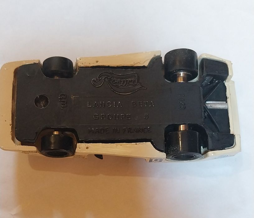 Miniatura antiga da Record Lancia Beta em escala 1/43