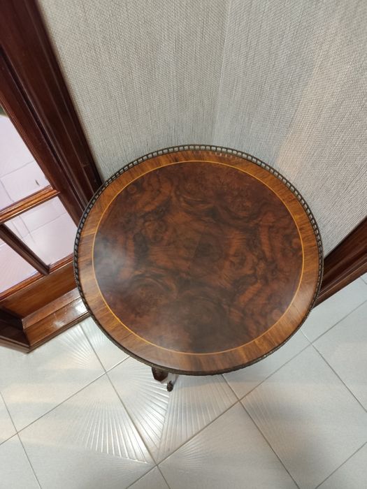 Conjunto Clássico Completo – Cómoda + Espelho + Mesa de Apoio