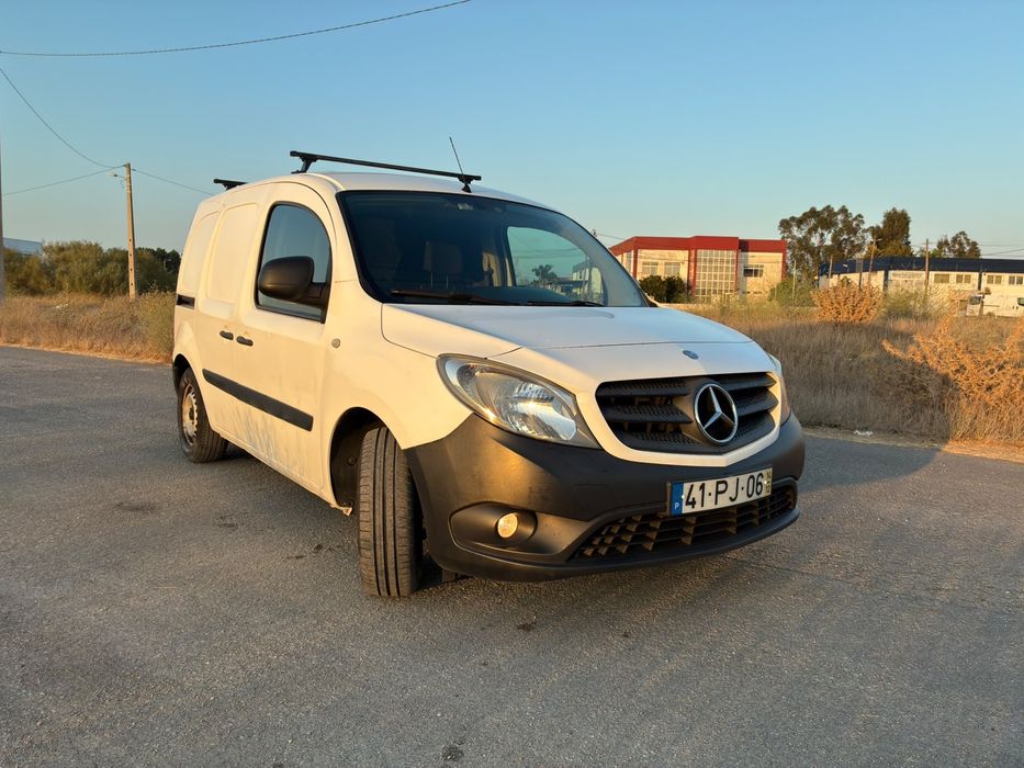 Mercedes-Benz Citan 1.5 CDI (2014) – Pronta a Trabalhar! Fiável, Económica e com Ar Condicionado