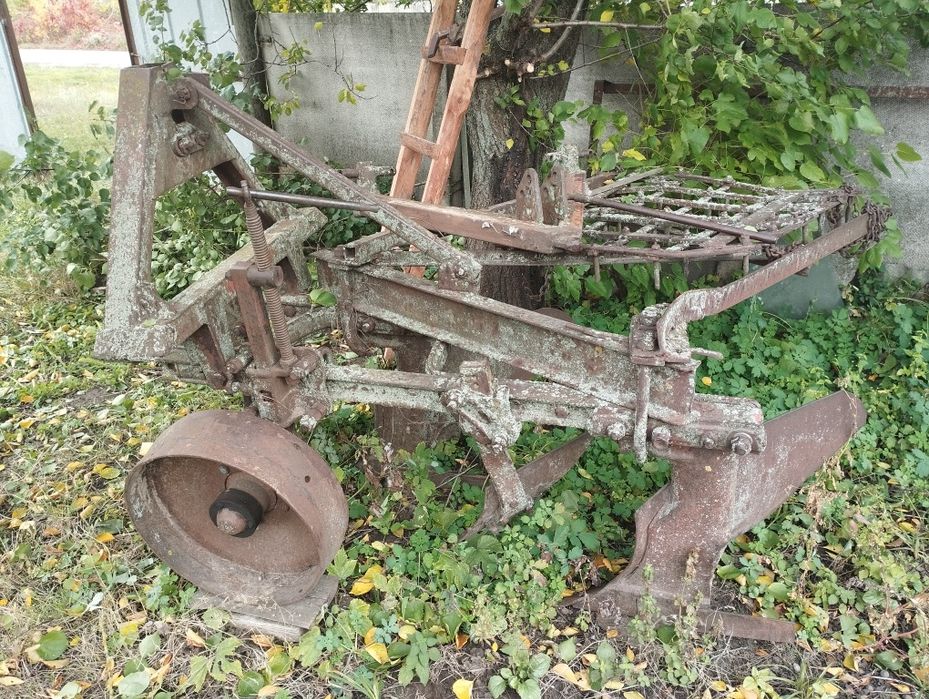 Продам плуг двох корпусний