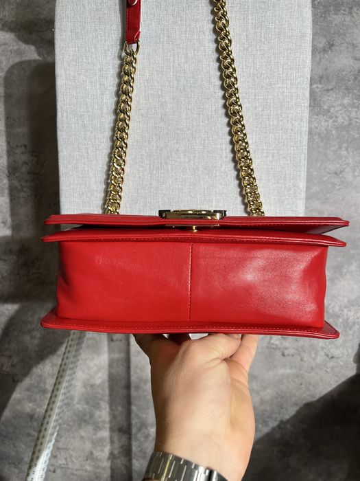 Оригінальна сумка Chanel Boy Bag червона, шкіра, з ланцюжком
