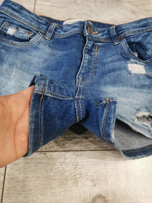 Krótkie spodenki M Berheka 38