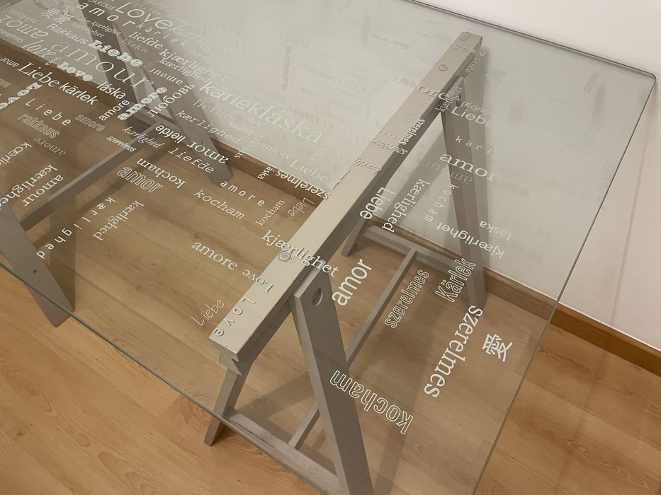 Secretária/mesa em vidro temperado