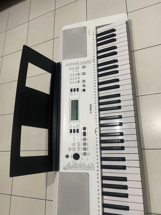 Синтезатор Yamaha E-300