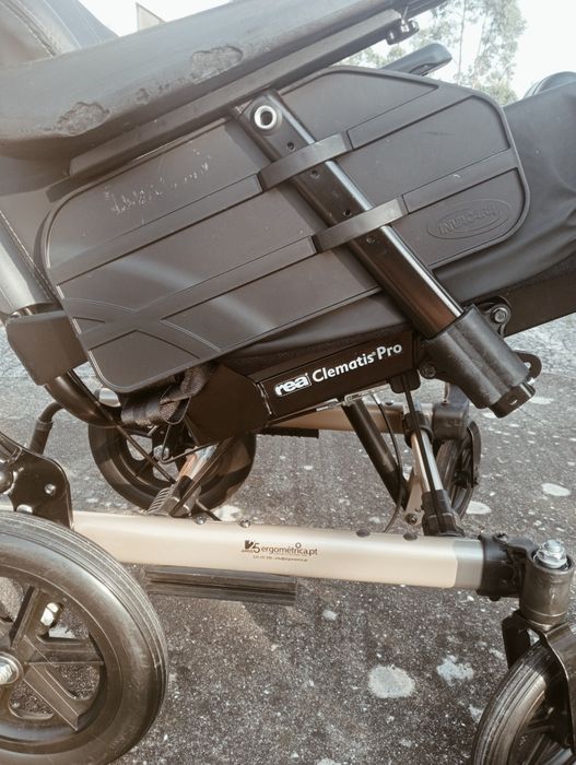 Cadeira de rodas geriátrica