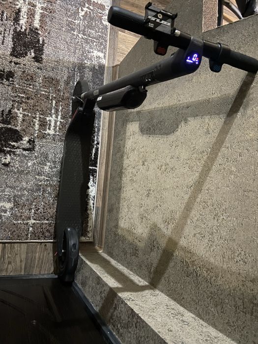 Продам електро самокат ninebot