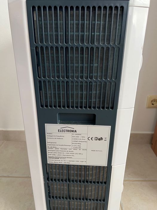 Ar Condicionado Portátil - Avariado para peças.