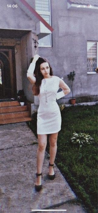 Сукня в білому кольорі