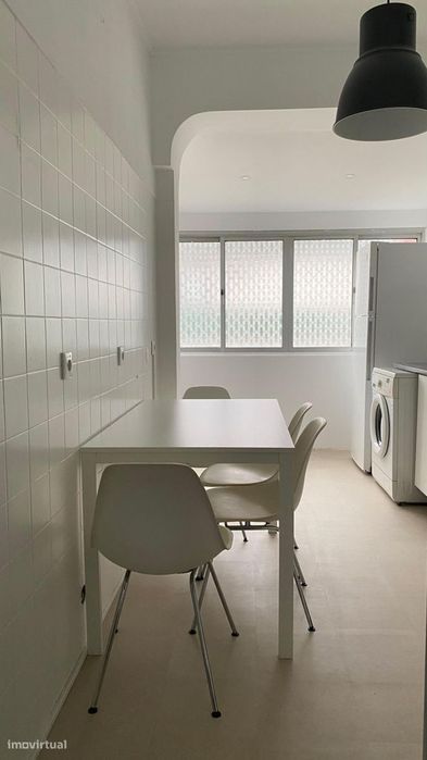 Quarto - localizado em Oeiras Lisbon