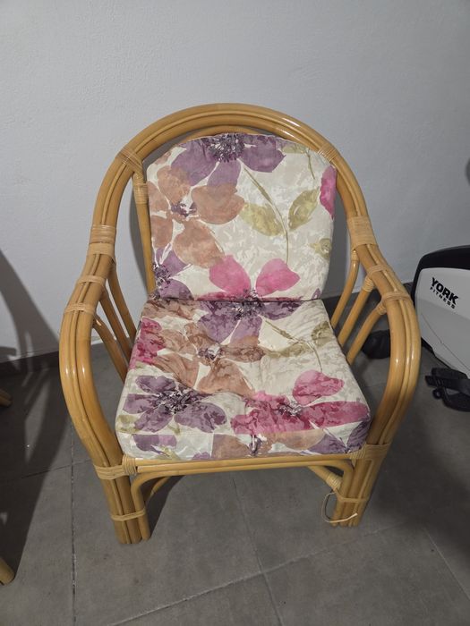 Fotel rattanowy w kwiaty krzesło rattanowe