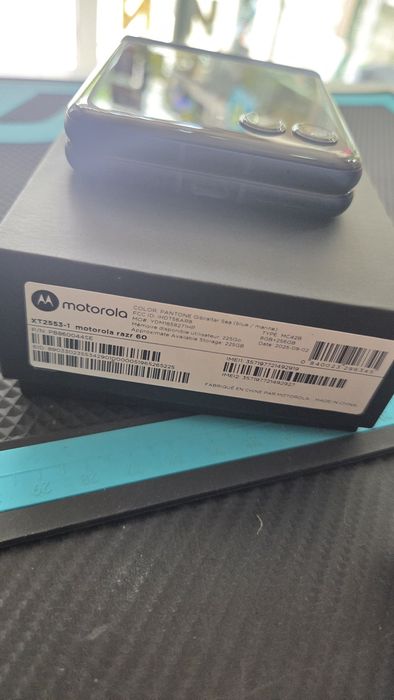Motorola Razr 60 jak nowy