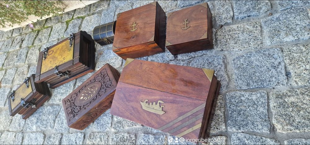 Antique jewelry boxes came from Quinta do Douro.