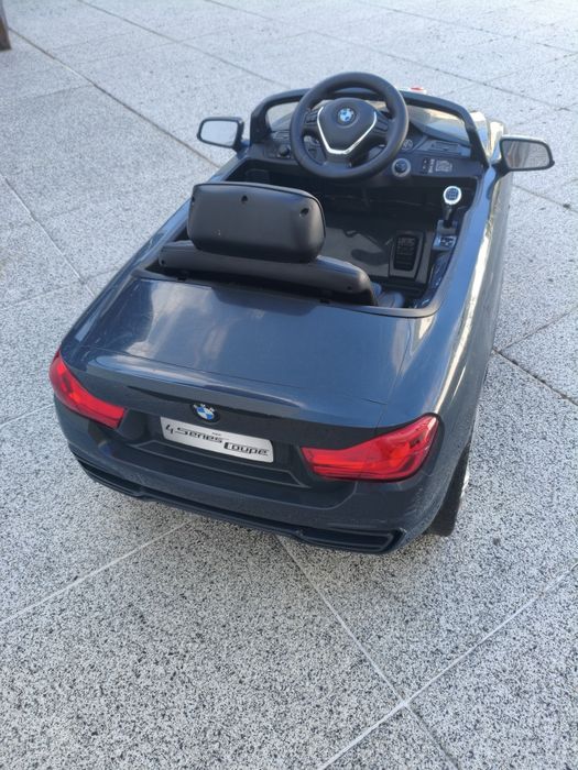BMW 4 Series Coupé a bateria para criança - PARA DESOCUPAR -
