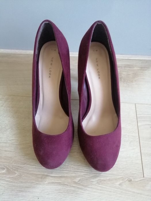 Buty na obcasie, bordowe.