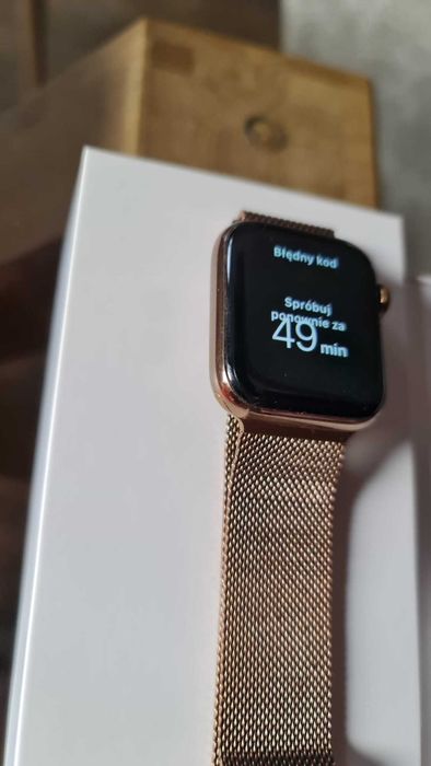 Apple Watch Series 4 40mm Gold Cellular GPS Stainless model A2007