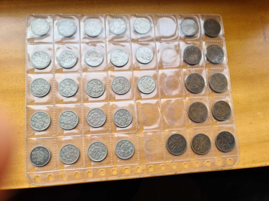 varias moedas antigas