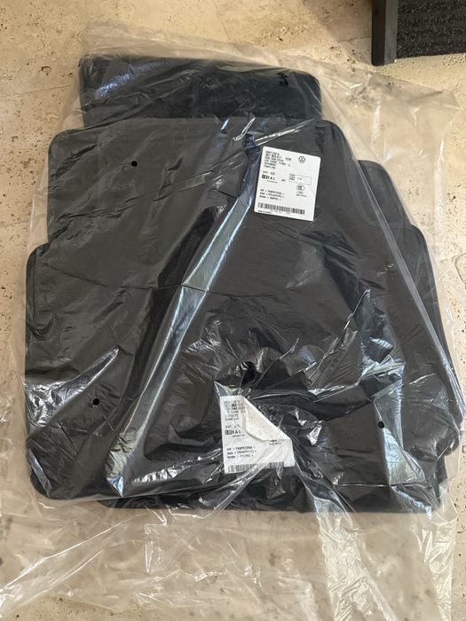 OEM oryginalne NOWE VW dywaniki welurowe czarne Arteon Passat