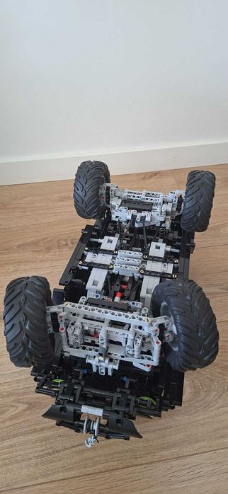Jipe Off-Road SUV Preto – Kit de Blocos de Construção (Estilo Lego Technic) (2343+ Peças)