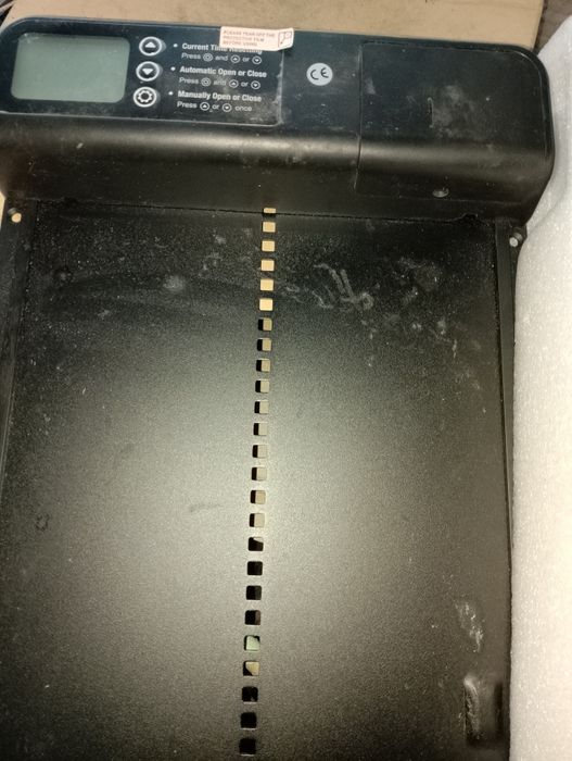 Drzwi do kurnika lub gołębnika