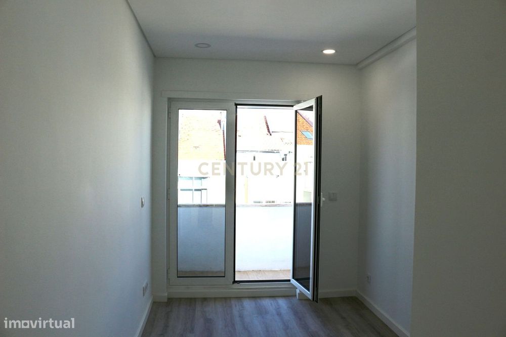 Apartamento T2 Renovado em Marvila – Lisboa