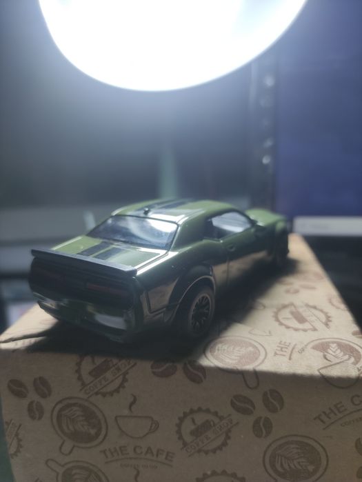 Продам модельку Dodge Challenger SRT 1:44