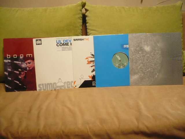 Maxi Single z muzyką w klimatach elektro, house, techno.65xLP. Polecam.
