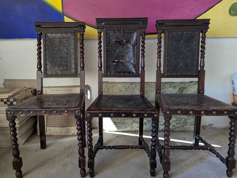 Mesa de Escritório e três Cadeiras - Pau Santo - Para Restauro