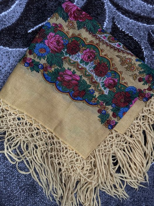 Розподаж  Українська хустка з тороками, бахрамою, парчею